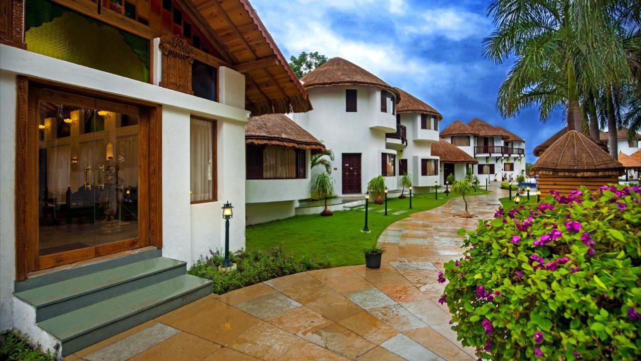 Nirali Resorts Rádzskot Kültér fotó